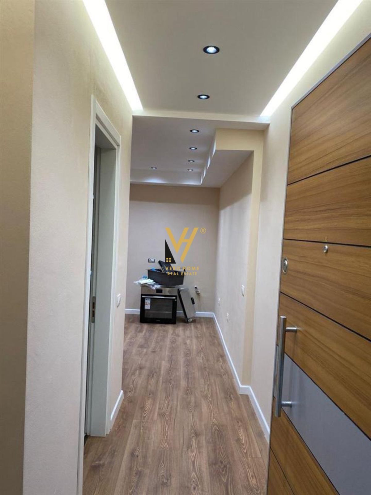 ZYRE 70 M2 ME QERA TE RRUGA MINE PEZA 650 EURO