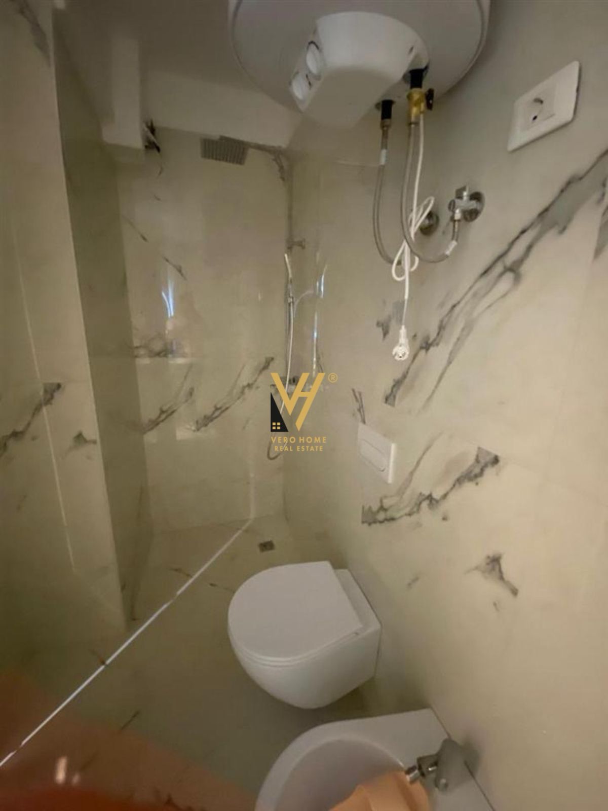 ZYRE 70 M2 ME QERA TE RRUGA MINE PEZA 650 EURO