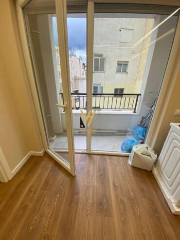 ZYRE 70 M2 ME QERA TE RRUGA MINE PEZA 650 EURO
