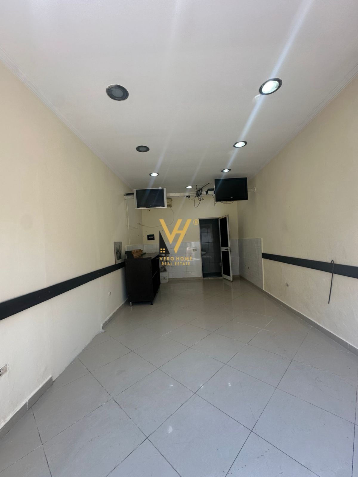 DYQAN 28 M2 ME QERA TE RRUGA NIKOLLA LENA 45.000 L