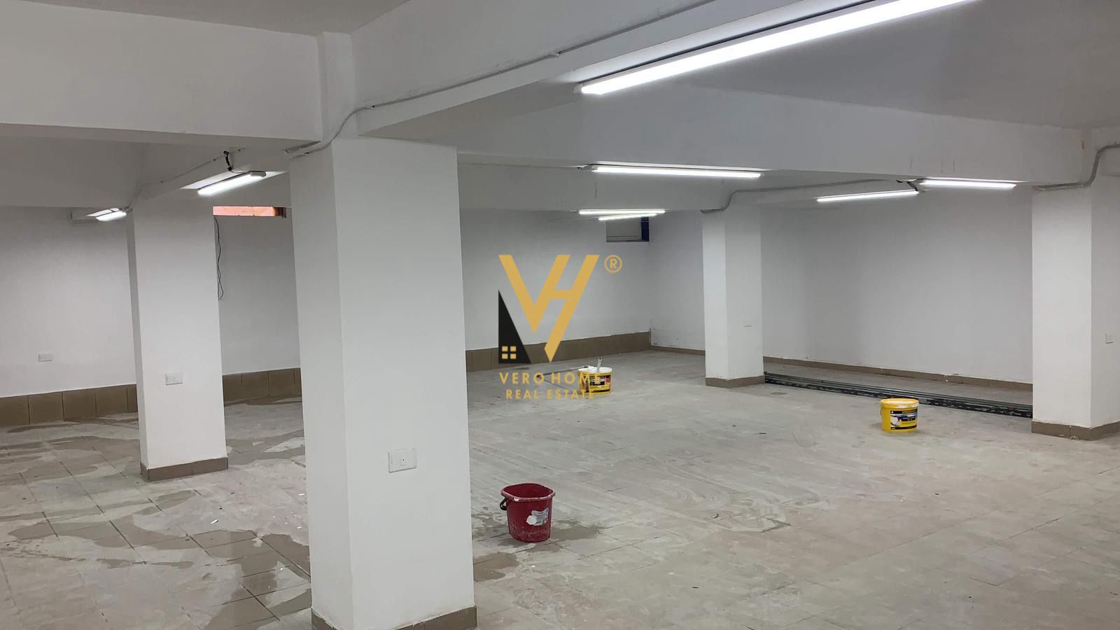 AMBIENT 270M2 TE ABDYL FRASHERI 1.600 EURO