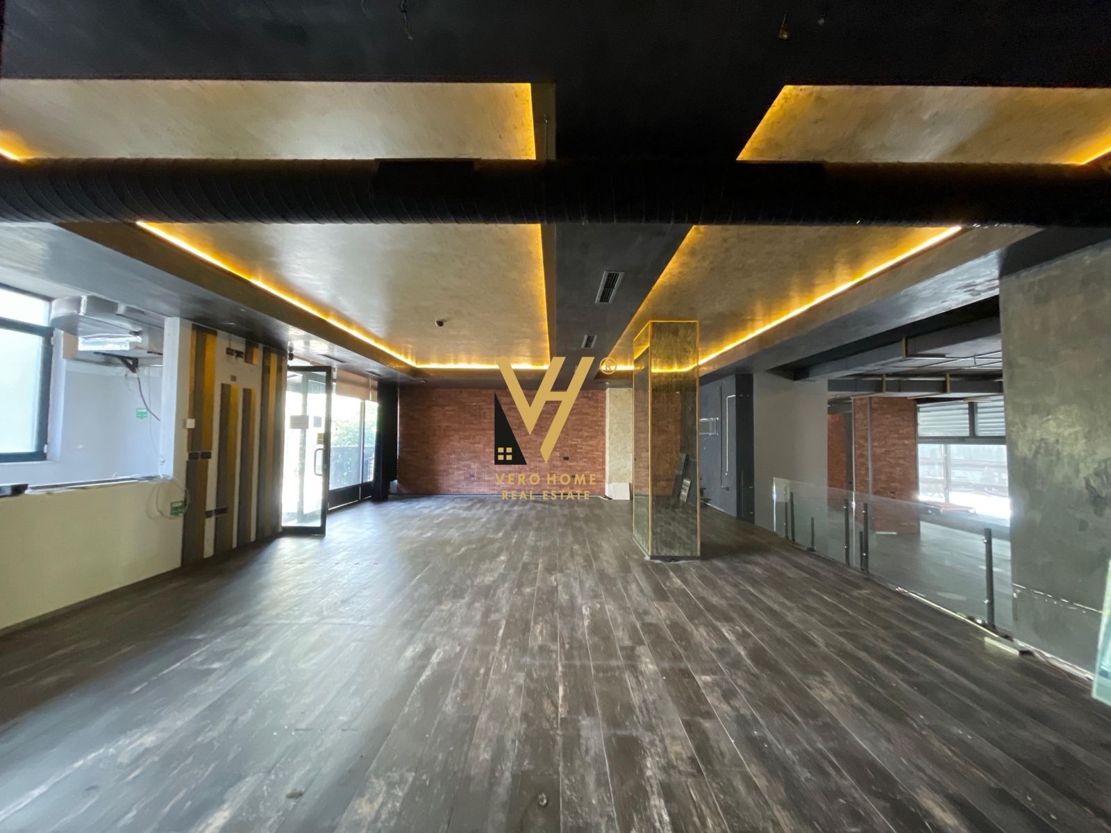 AMBIENT 440 M2 TE 21 DHJETORI 1.320.000 EURO