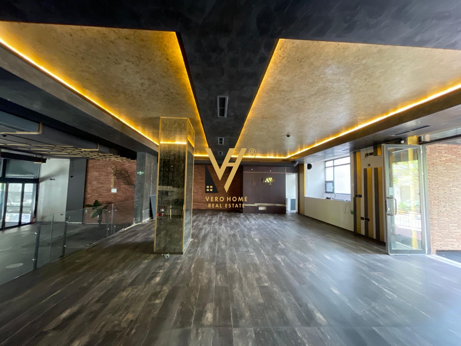 AMBIENT 440 M2 TE 21 DHJETORI 1.320.000 EURO