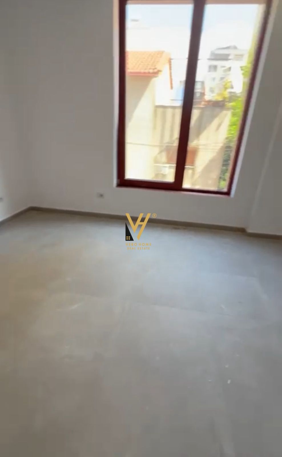 ZYRE 50M2 ME QERA TE RRUGA E KAVAJES 1.200 EURO