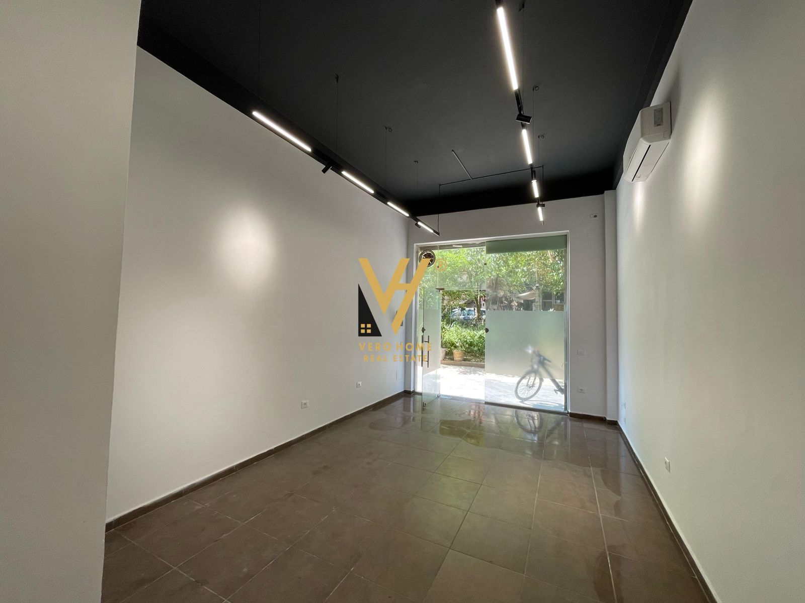 AMBIENT 35M2 TE KOMUNA E PARISIT 550 EURO