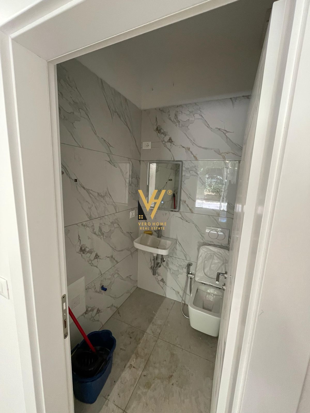 AMBIENT 35M2 TE KOMUNA E PARISIT 550 EURO