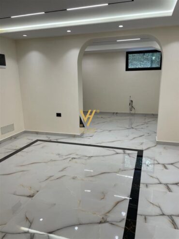 AMBIENT 80M2 ME QERA TE RRUGA ELBASANIT 1.000 EURO