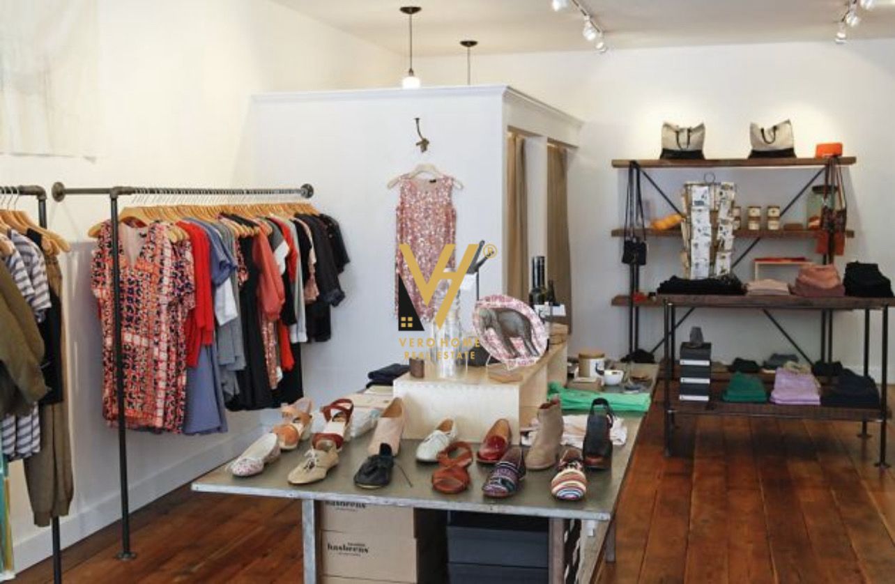 DYQAN 25 M2 ME QERA TE ISH EKSPOZITA SOT 400 EURO