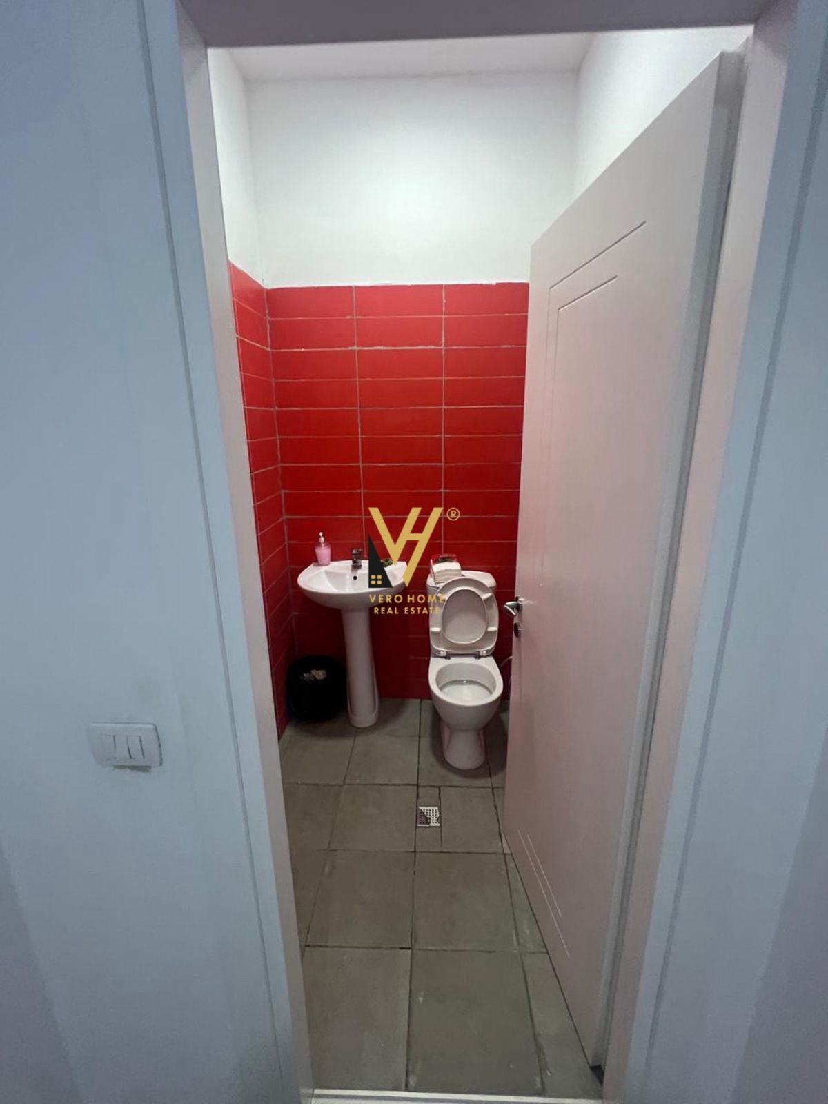 KAPANON 600 M2 ME QERA TE CITY PARK 2.600 EURO