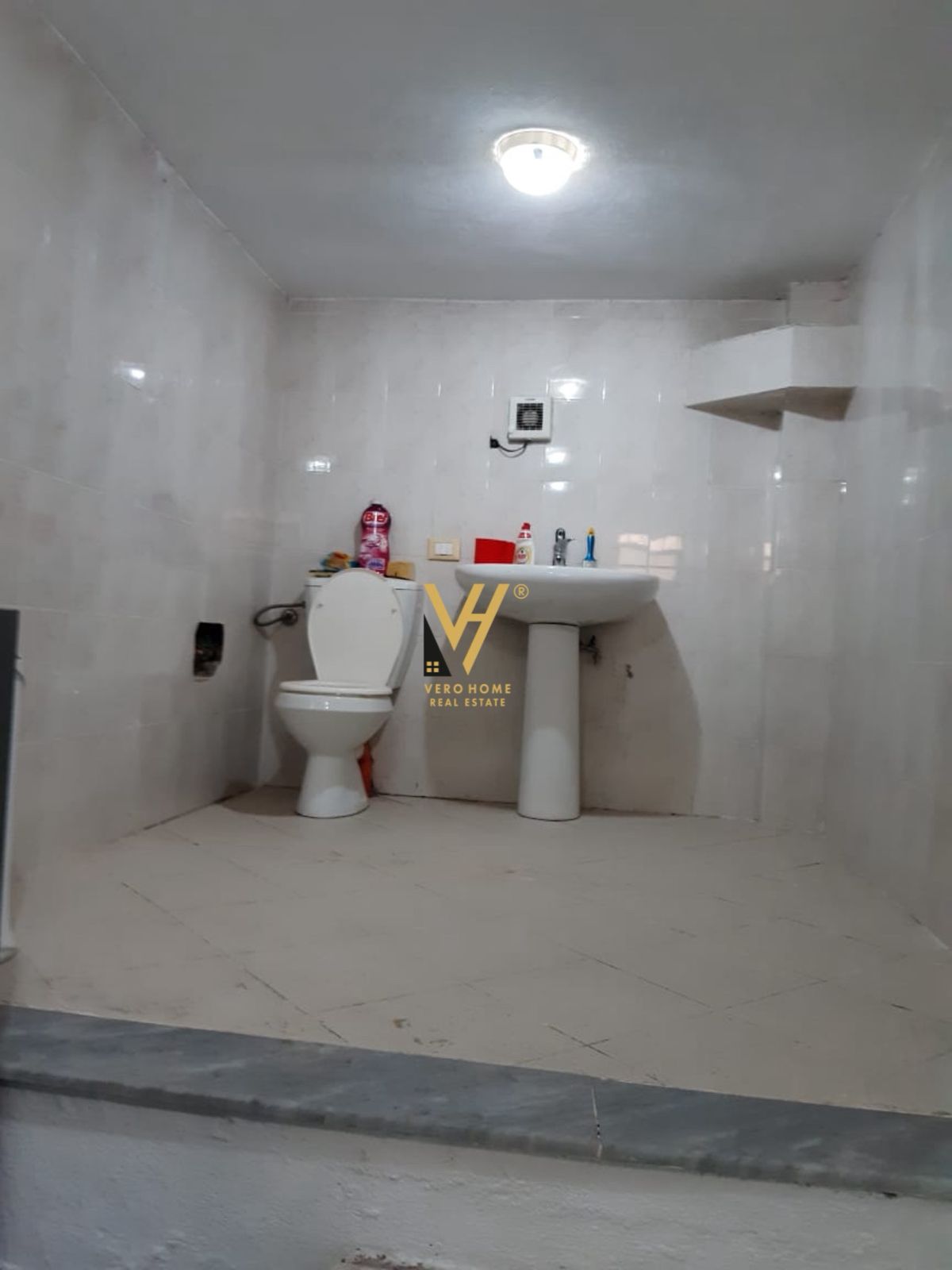 DYQAN 35 M2 TE RRUGA E BOGDANEVE 40.000 LEKE