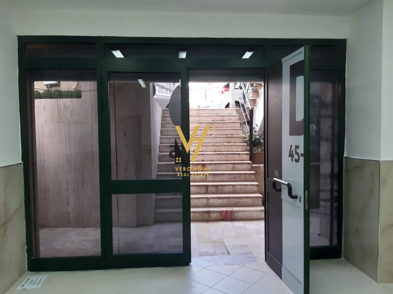 DYQAN 35 M2 TE RRUGA E BOGDANEVE 40.000 LEKE