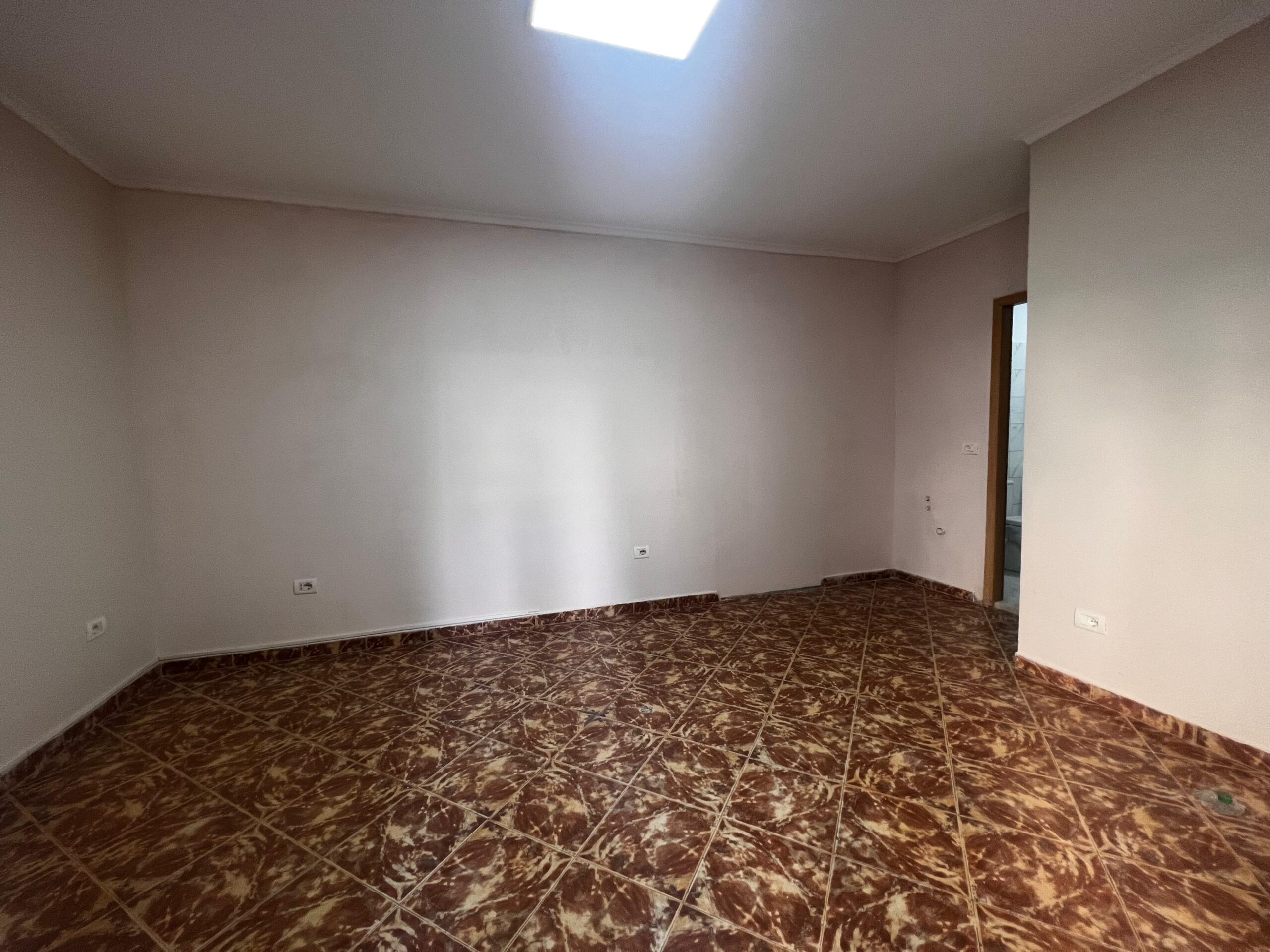 Qira Ambient Biznesi “Rr.Elbasanit”- Tiranë.