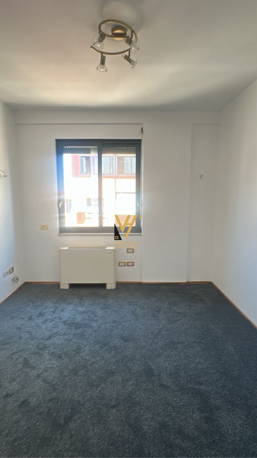 ZYRE 100M2 ME QERA NE BLLOK 1.300 EURO