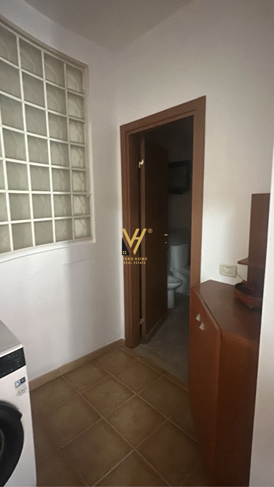 ZYRE 100M2 ME QERA NE BLLOK 1.300 EURO