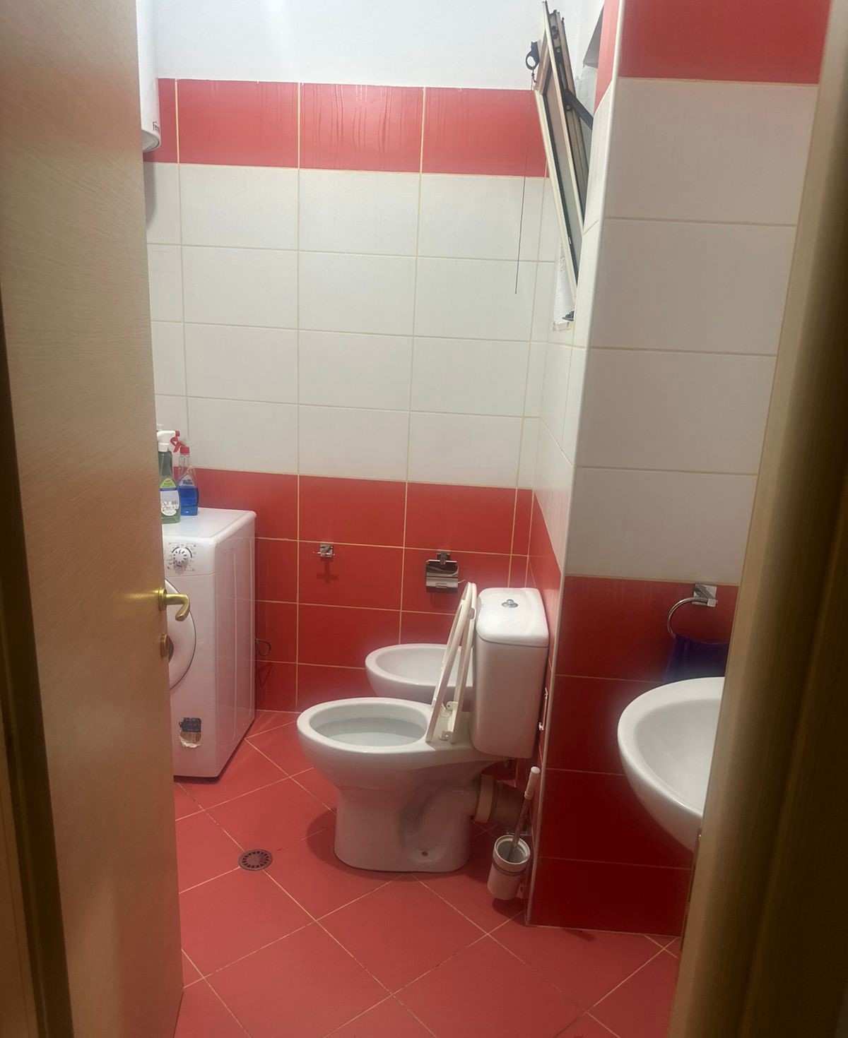 Jepet me qera Apartamenti 1+1 , Astir prane Eja St