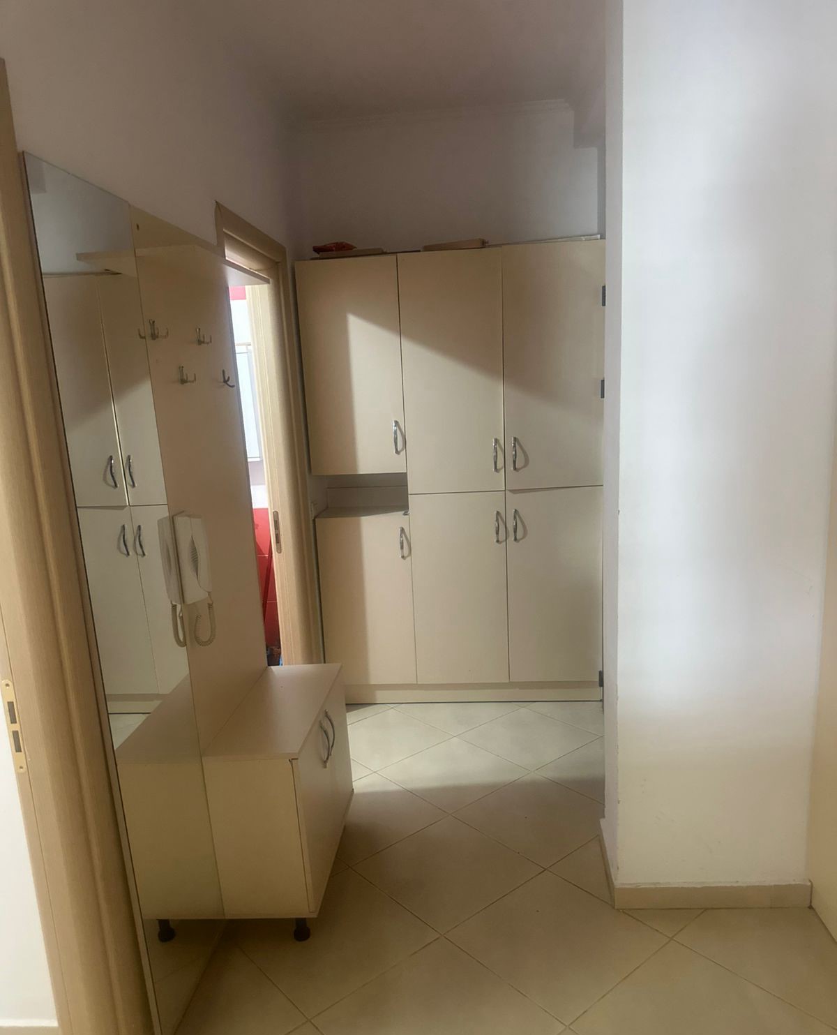 Jepet me qera Apartamenti 1+1 , Astir prane Eja St