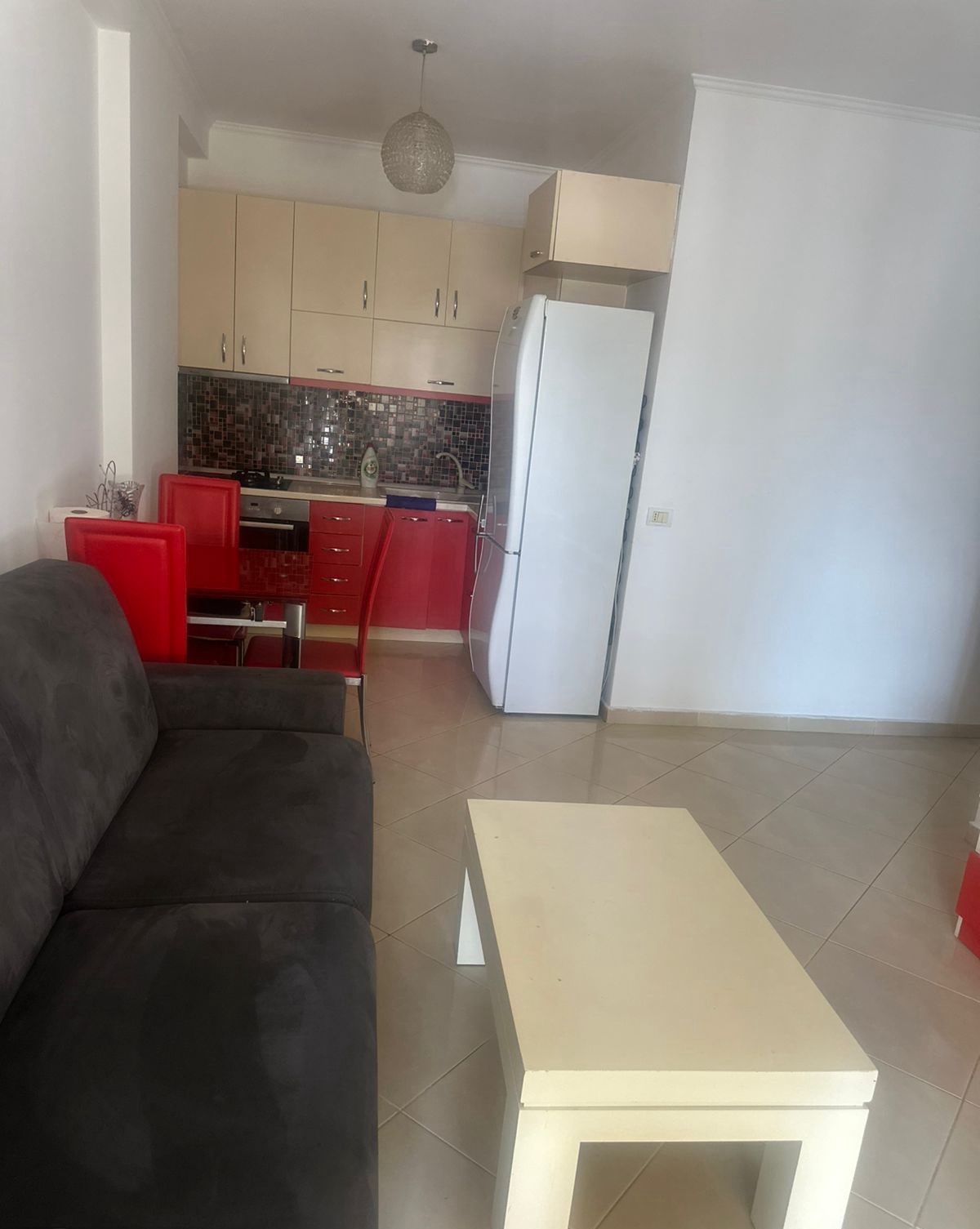 Jepet me qera Apartamenti 1+1 , Astir prane Eja St