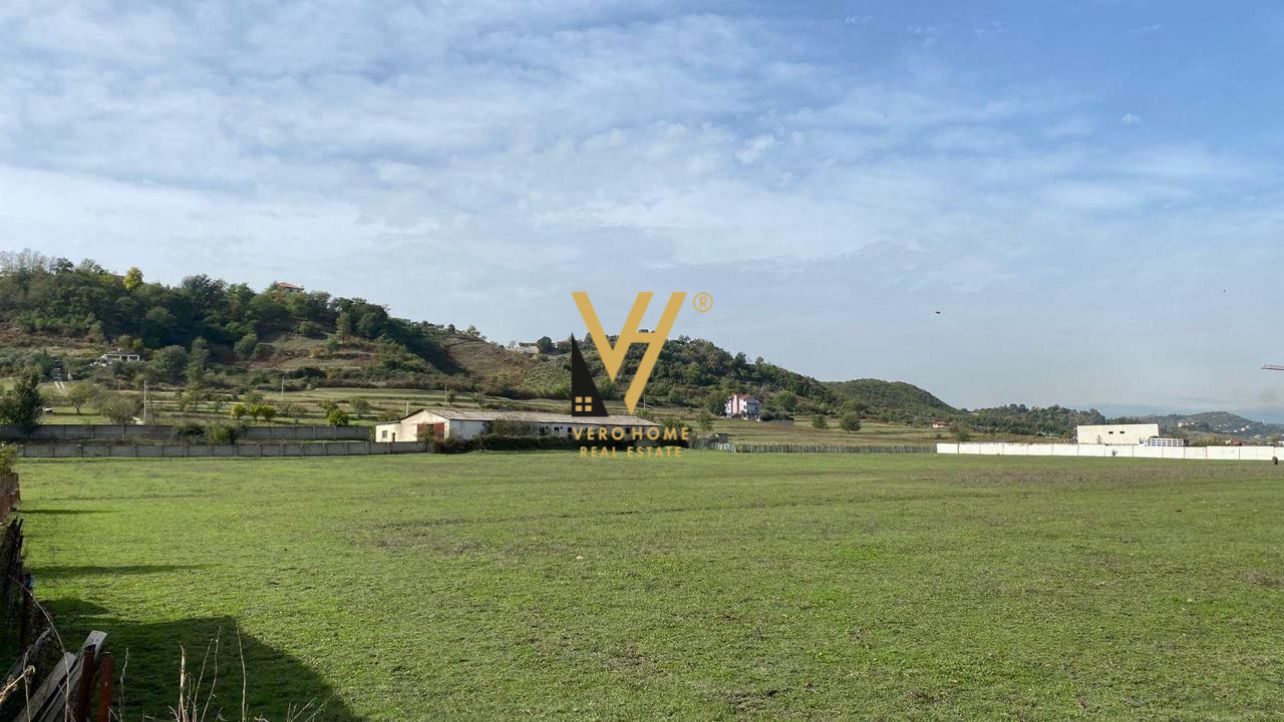 TOKE ARE 10.700 M2 NE YZBERISHT 660.000 EURO