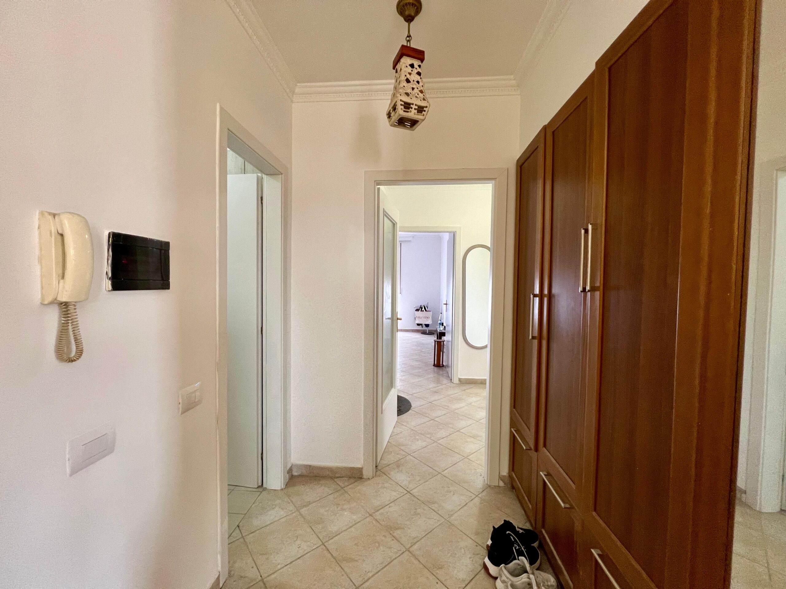 Qira, Apartament 2+1+2 ” Rruga e Barrikadave”