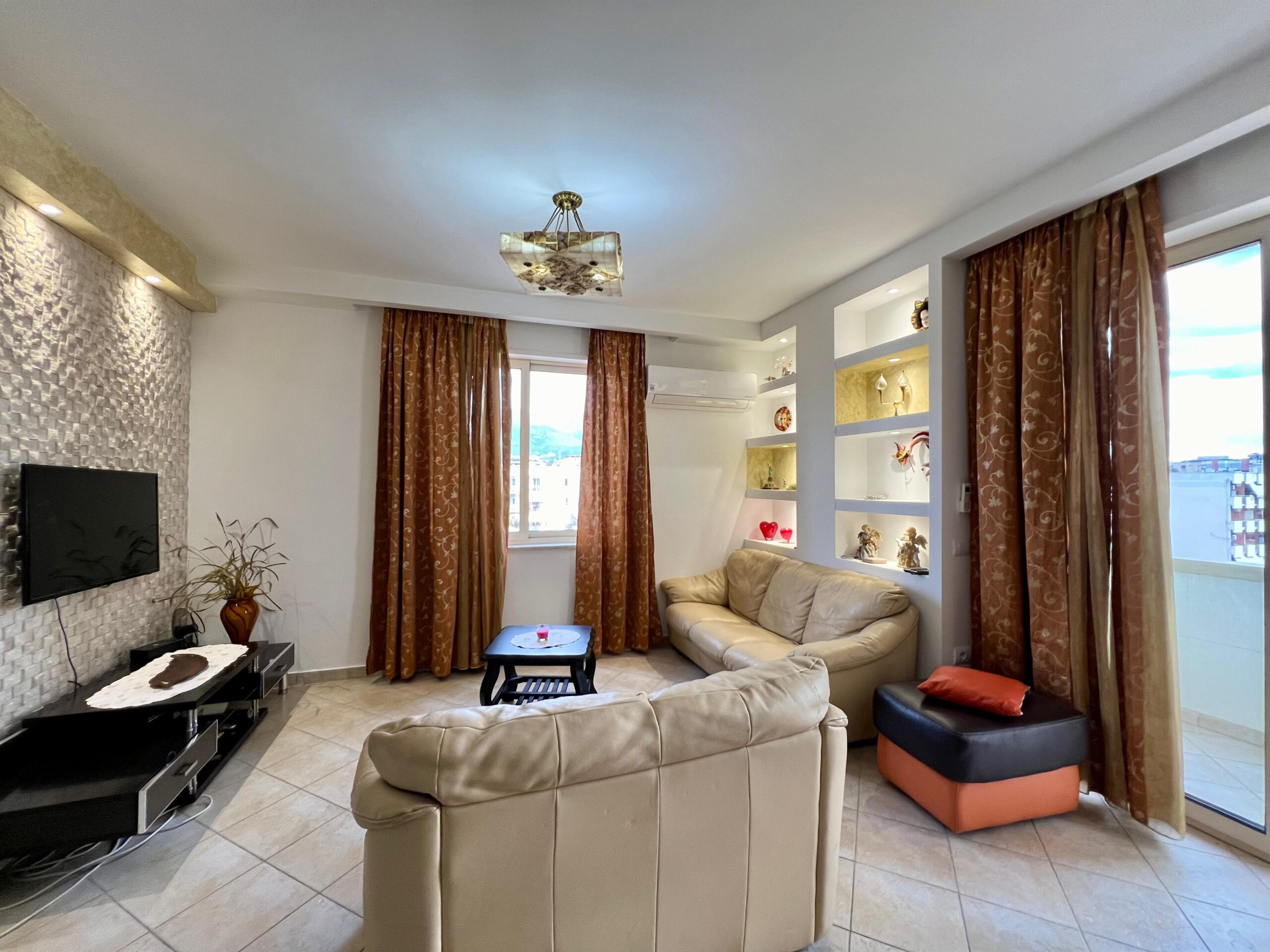 Qira, Apartament 2+1+2 ” Rruga e Barrikadave”