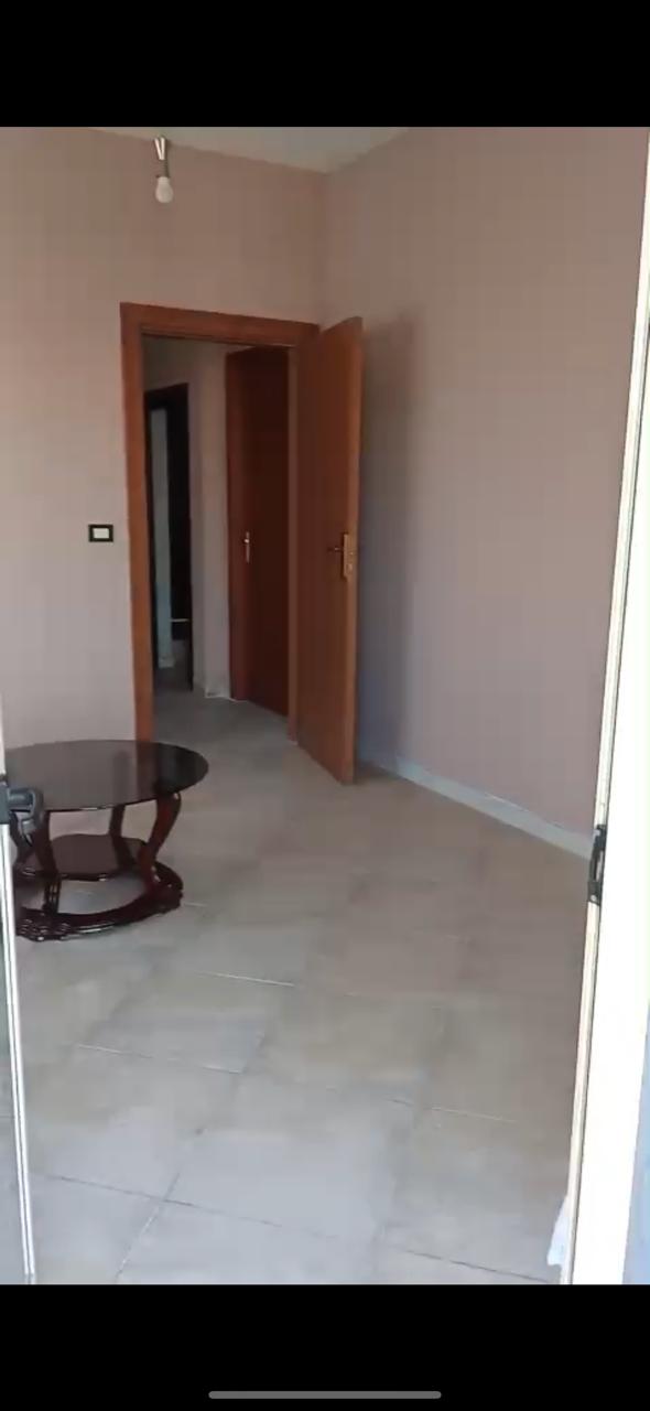 Jepet me qera Apartamenti 1+1 , rruga Sali Nivica,