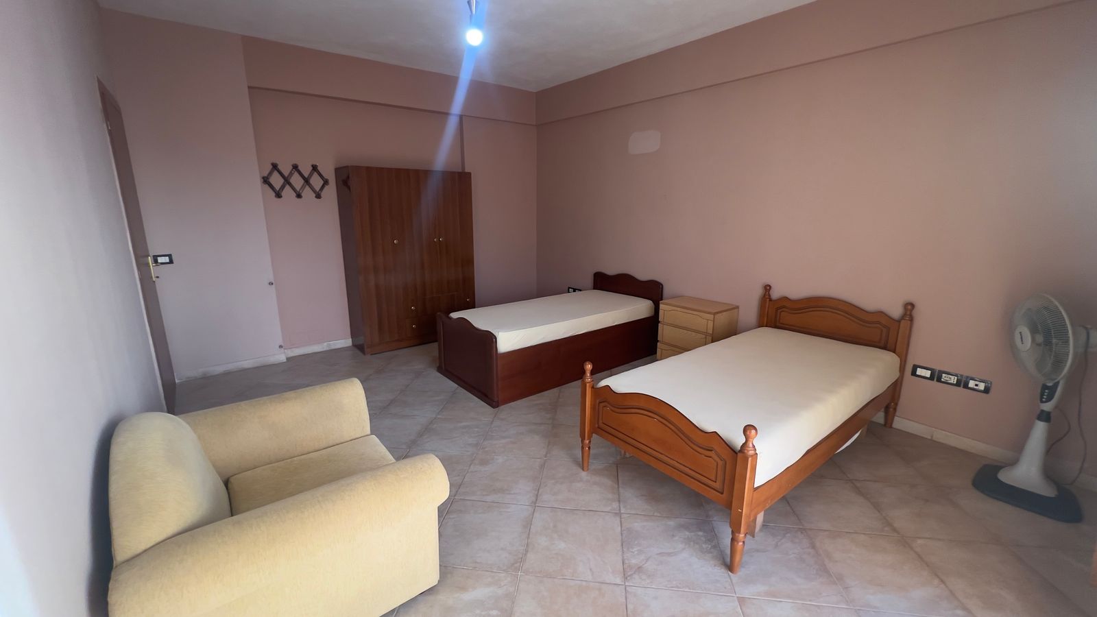 Jepet me qera Apartamenti 2+1 , rruga Sali Nivica,