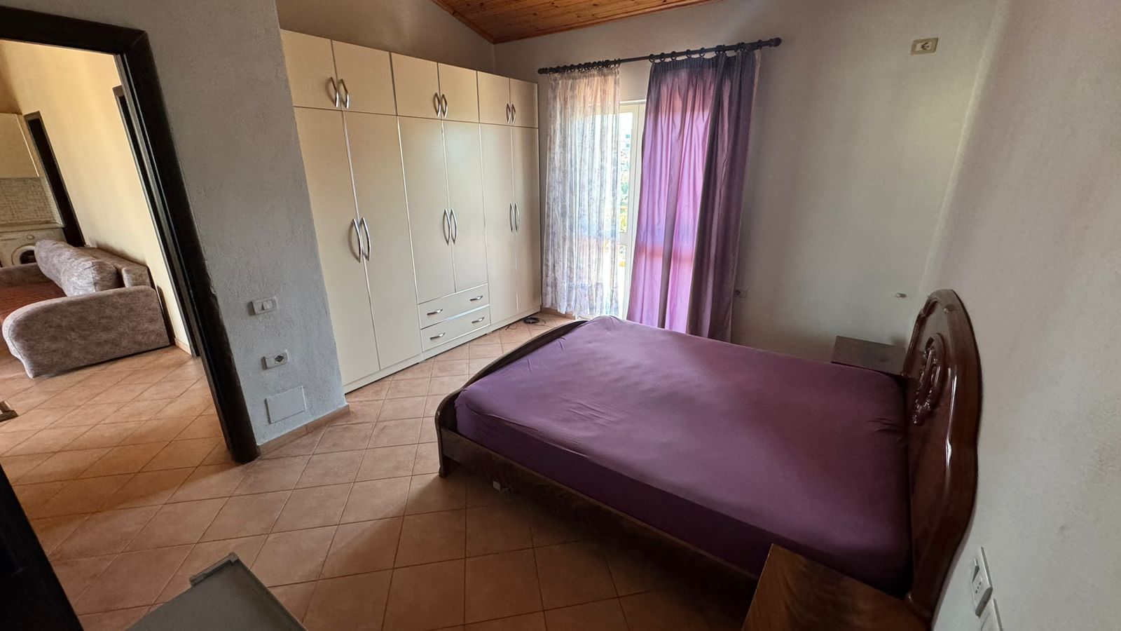 Jepet me qera Apartamenti 2+1 , rruga Sali Nivica,