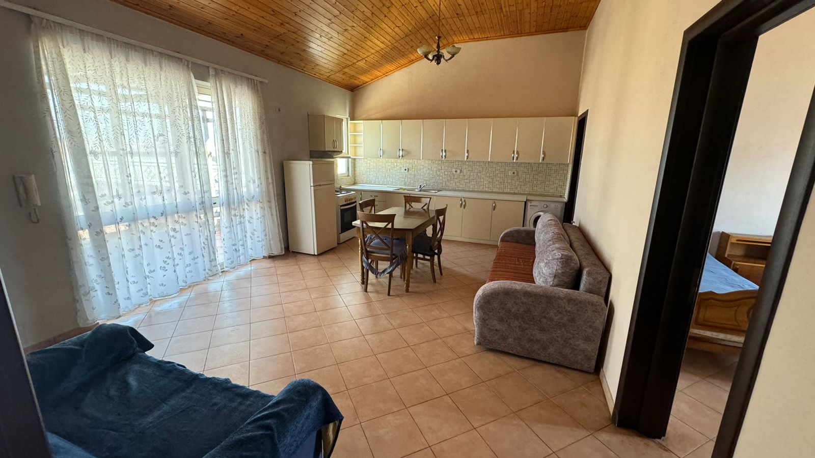 Jepet me qera Apartamenti 2+1 , rruga Sali Nivica,