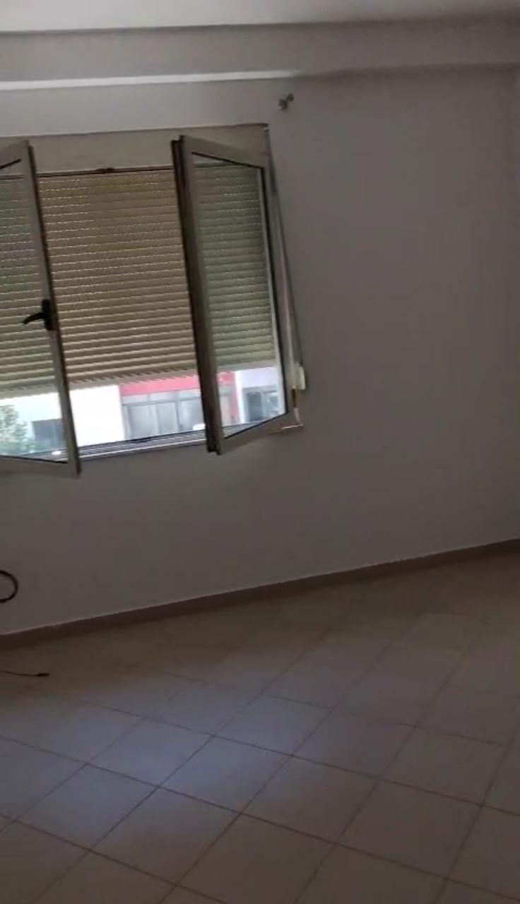 Jepet me qera Apartamenti 2+1 , rruga Kole Koci, Y