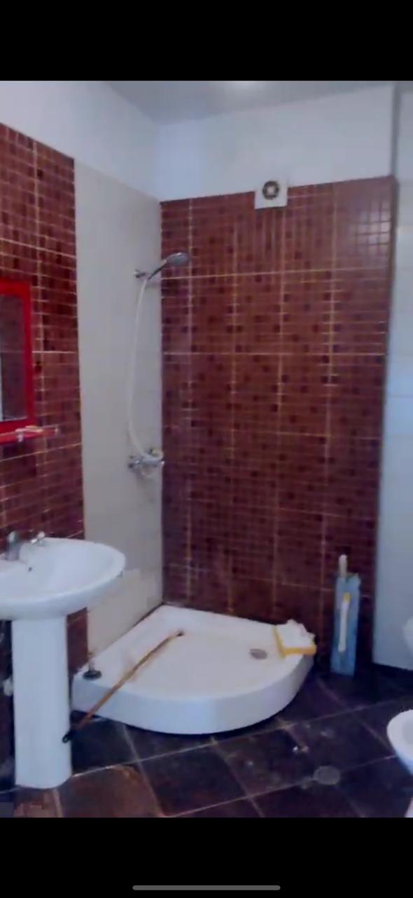 Jepet me qera Apartamenti 2+1 , rruga Kole Koci, Y