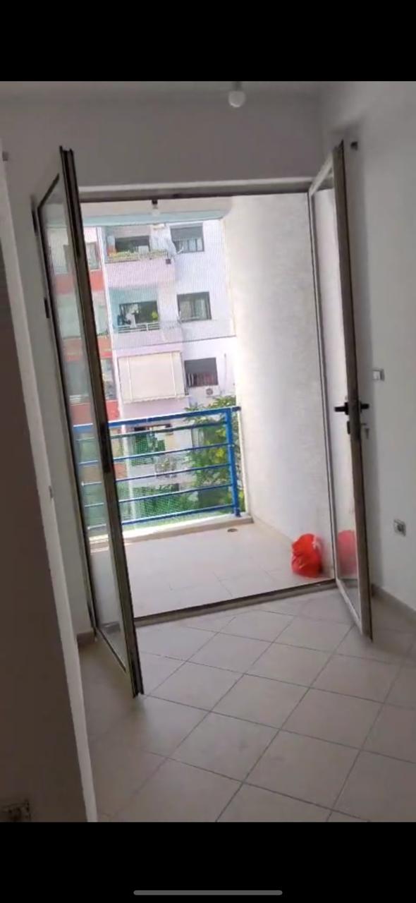 Jepet me qera Apartamenti 2+1 , rruga Kole Koci, Y