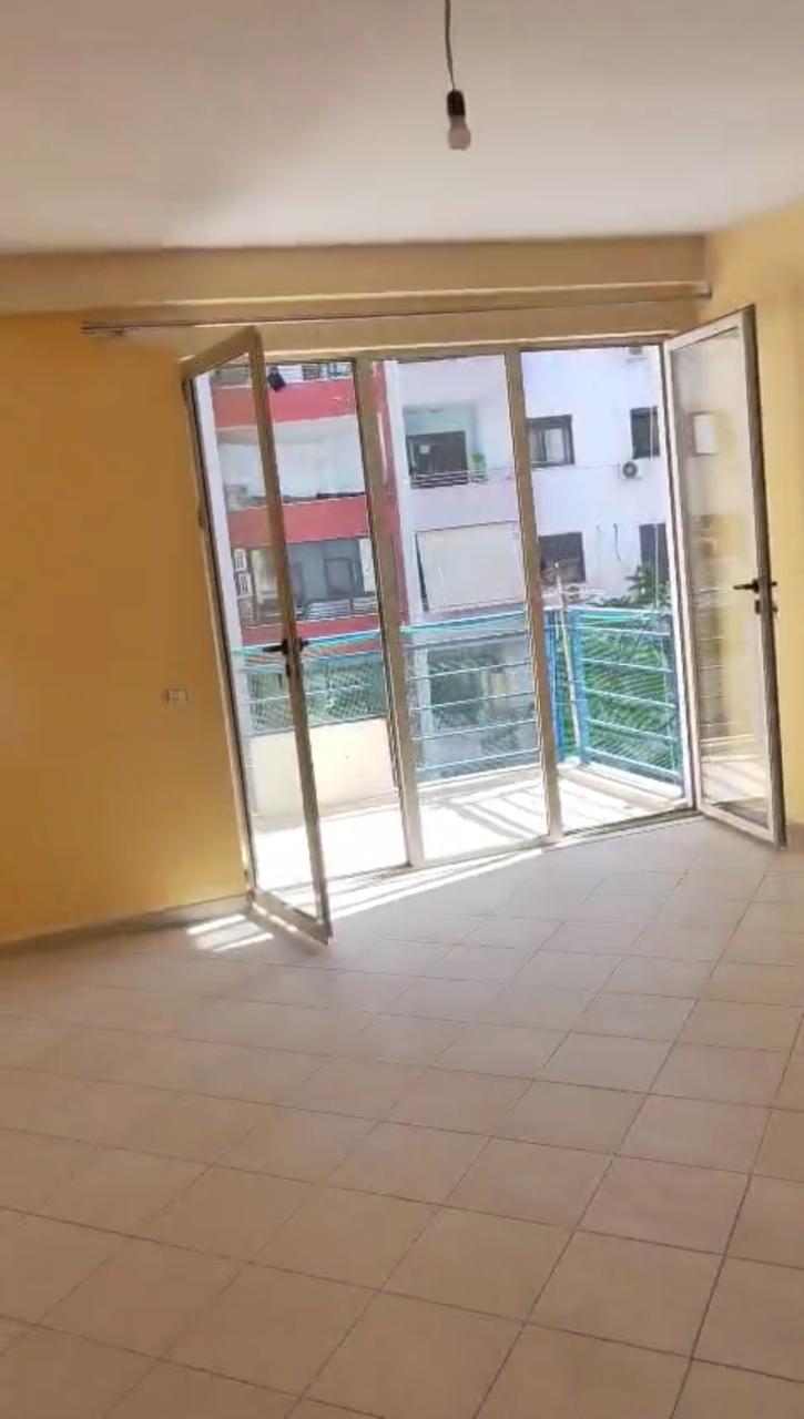 Jepet me qera Apartamenti 2+1 , rruga Kole Koci, Y