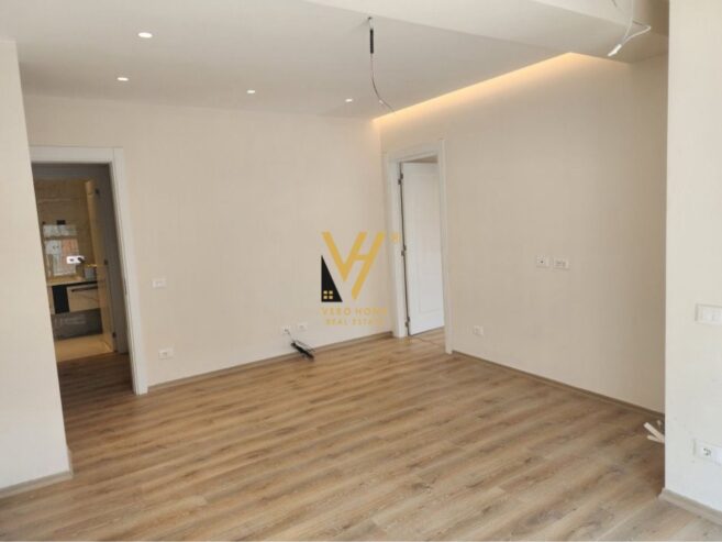 AMBIENT 92 M2 ME QERA TE BULEVARDI I RI 500 EURO