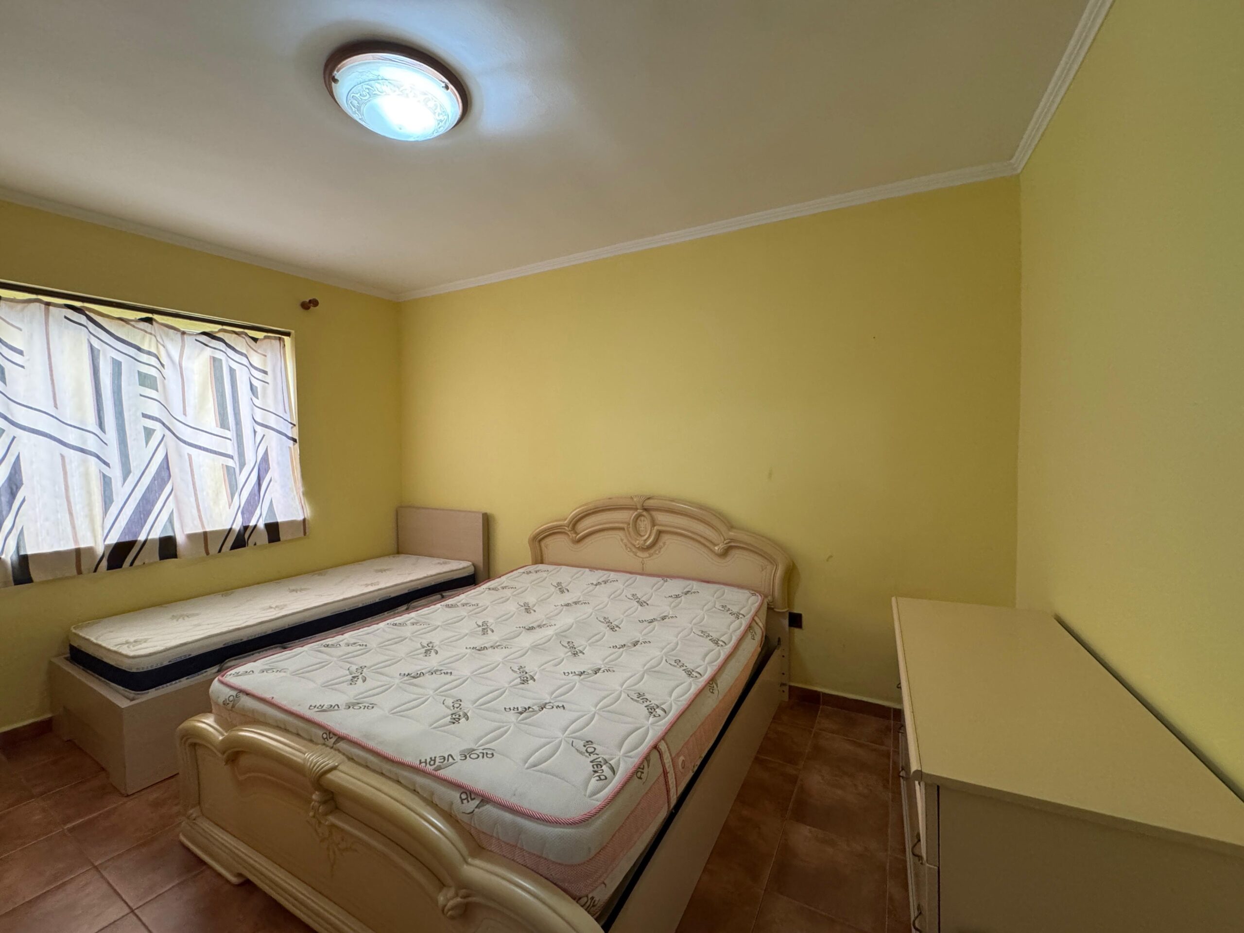Jepet me qera Apartamenti 1+1 , rruga Grigor Heba,