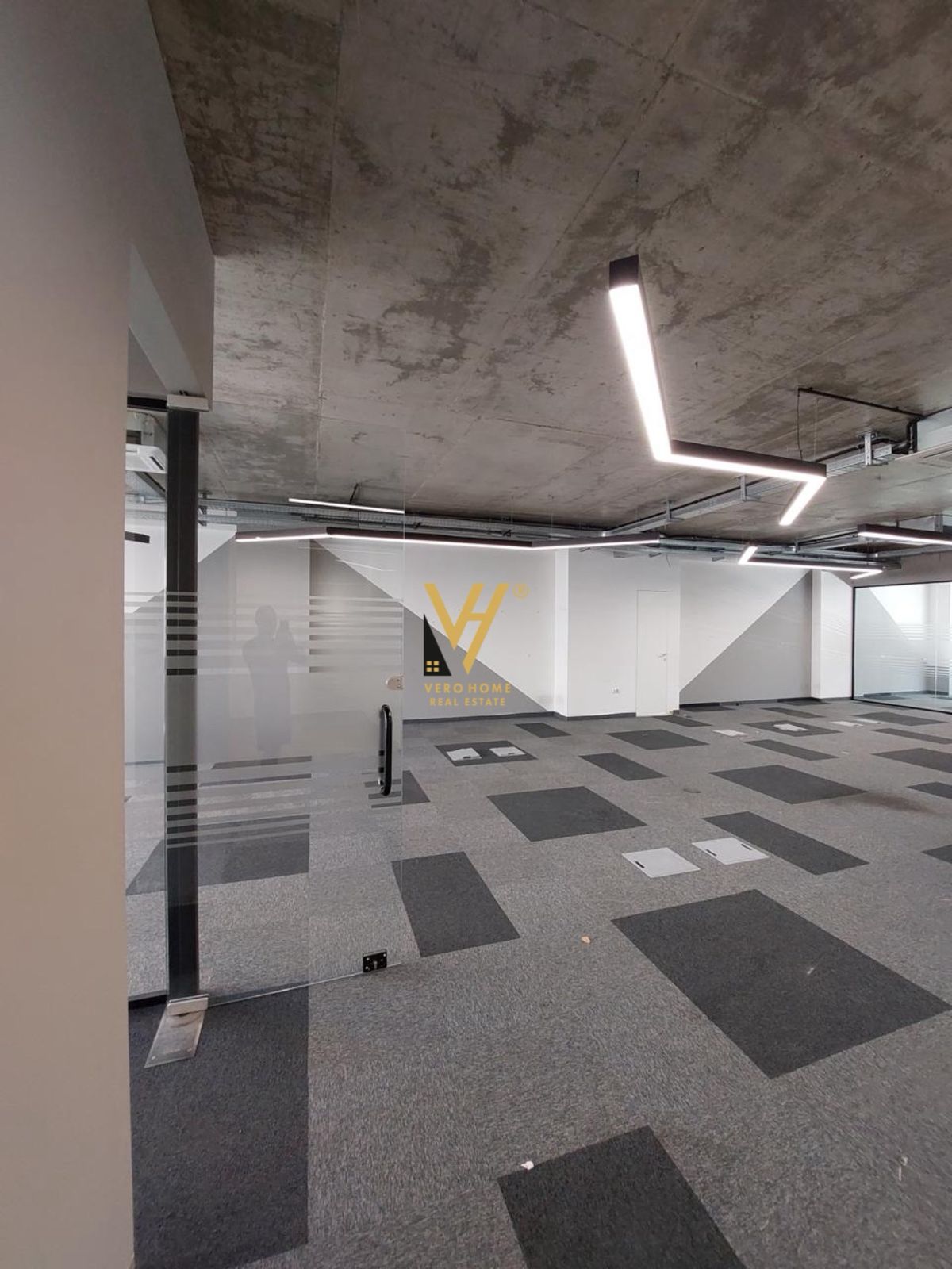 ZYRE 370M2 ME QERA TE RRUGA E KOSOVARVE 6.600 EURO