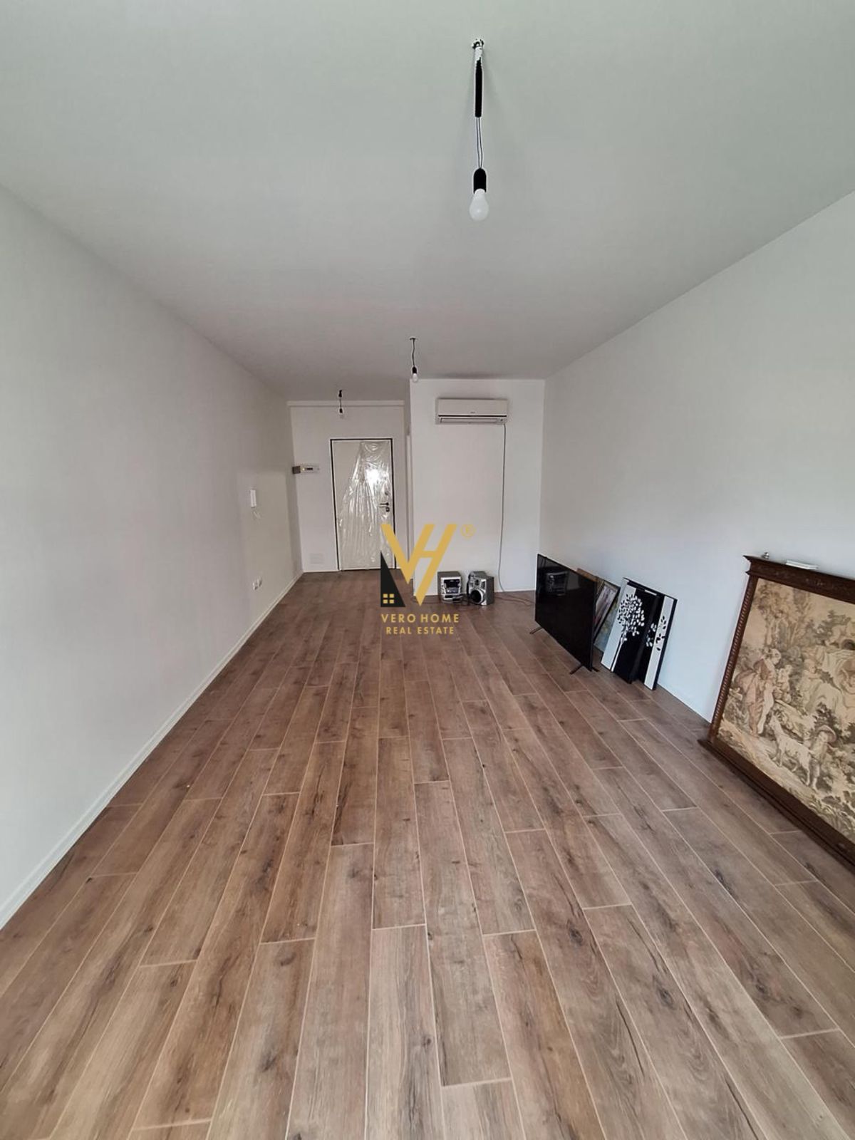 ZYRE 45 M2 ME QERA TE MYSLYM SHYRI 60.000 LEKE