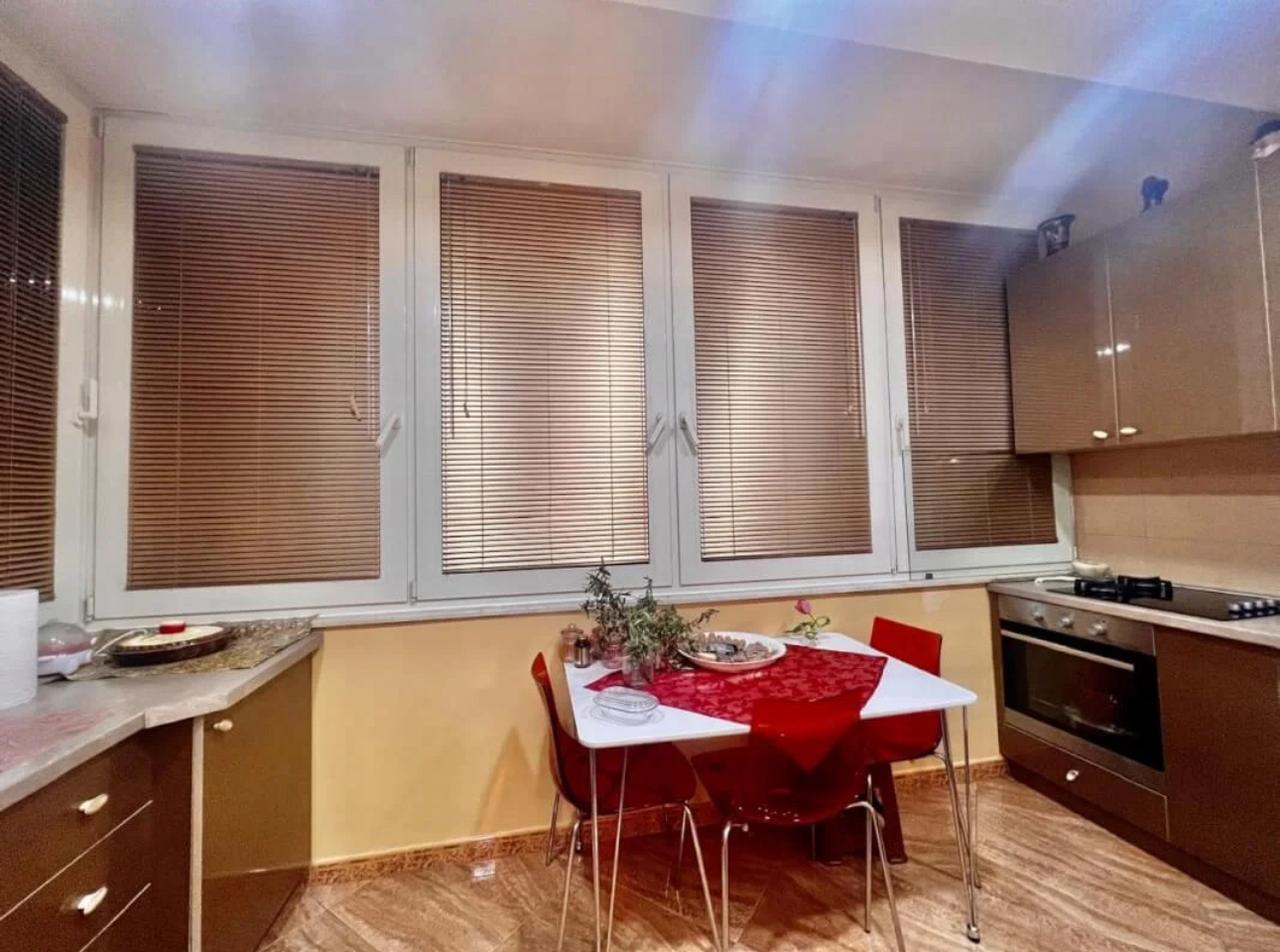 Shitet Apartament 3+1+2 tualete ” Kodra e Diellit”