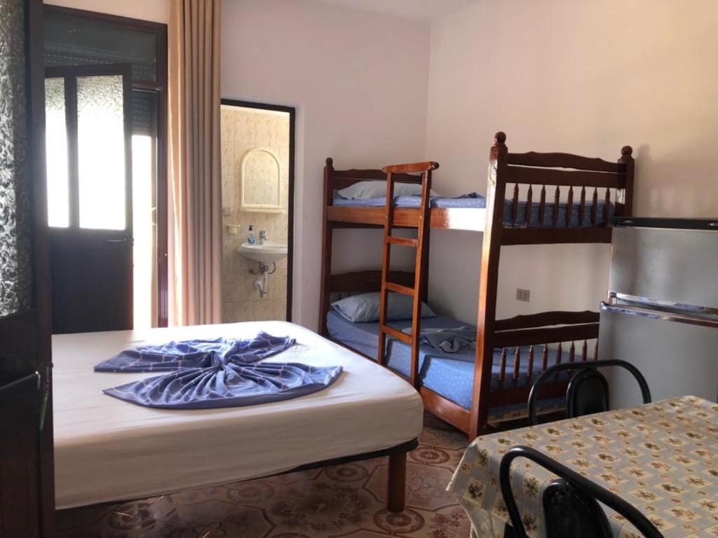 KËRKOJMË PASTRUESE PËR VILË TURISTIKE NË VLORE