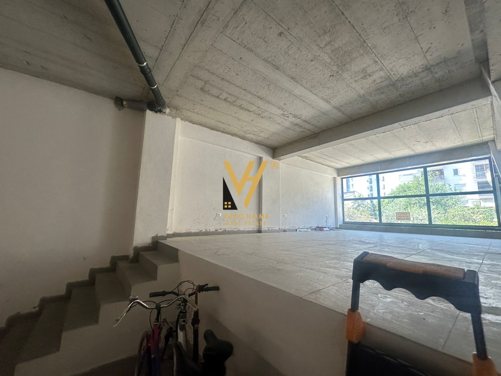 AMBIENT 160M2 ME QERA TE SHKOLLA E KUQE 2.000 EURO