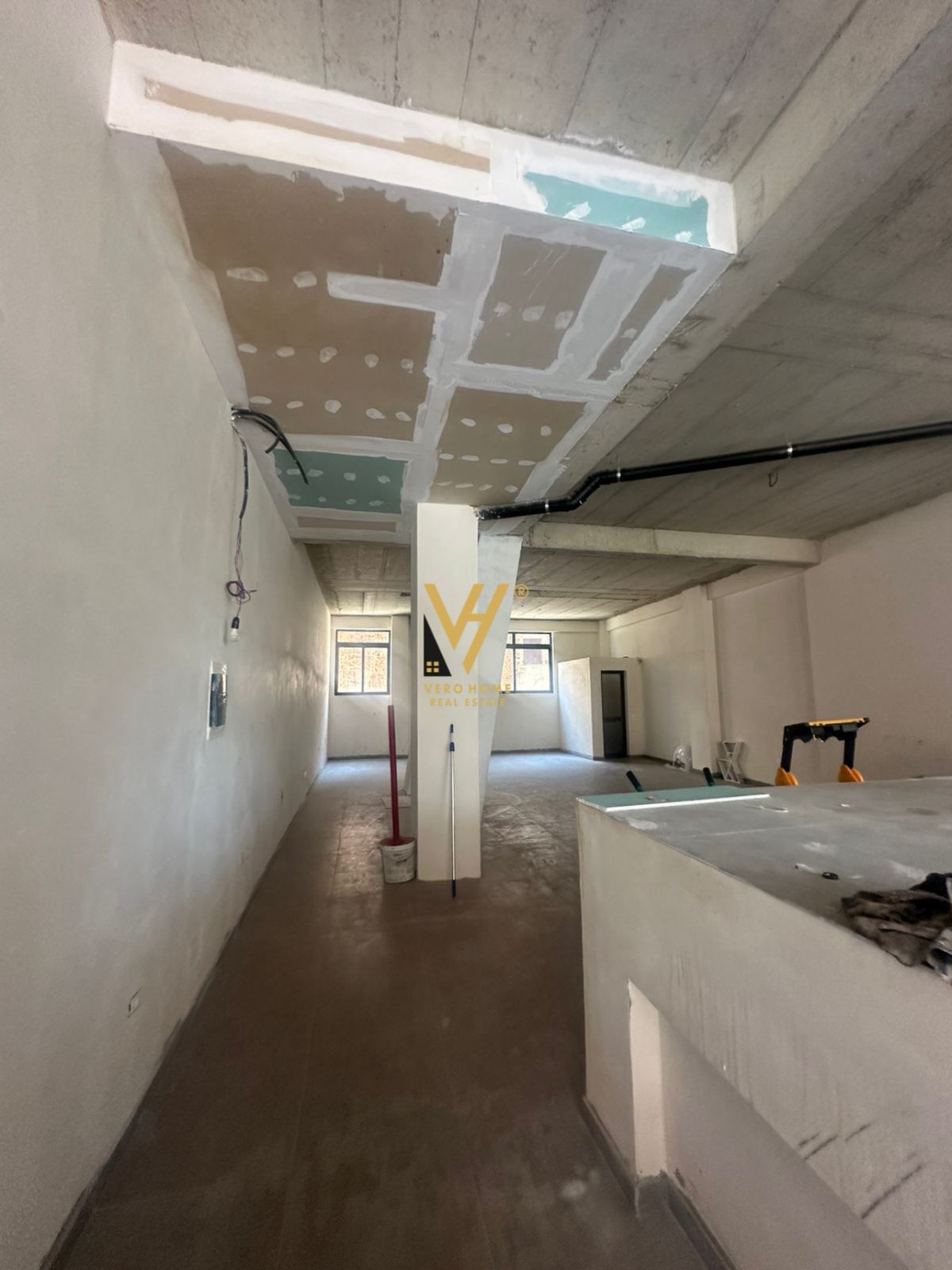 AMBIENT 160M2 ME QERA TE SHKOLLA E KUQE 2.000 EURO