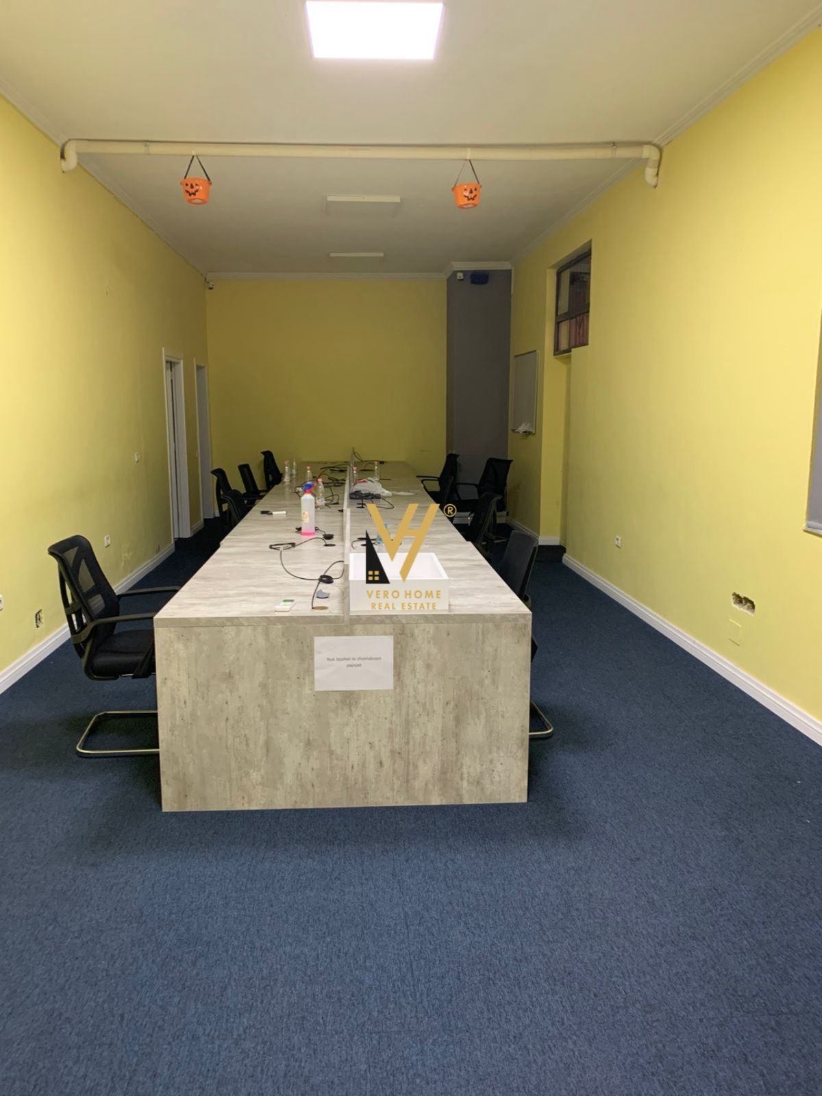 AMBIENT BIZNESI 200M2 ME QERA NE BLLOK 2.500 EURO