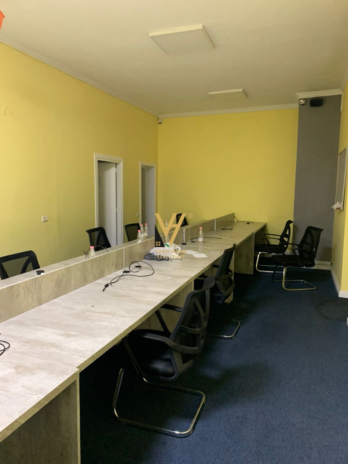 AMBIENT BIZNESI 200M2 ME QERA NE BLLOK 2.500 EURO