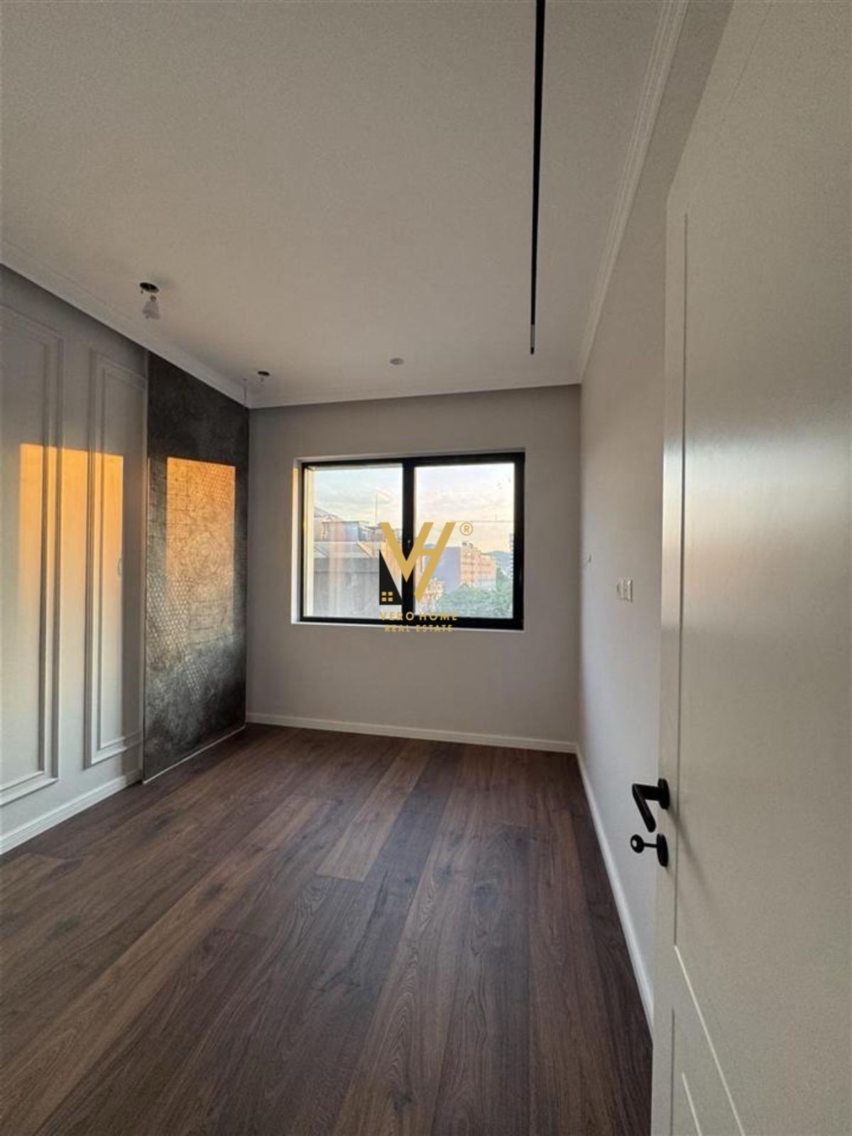 ZYRE 12M2 ME QERA NE VASIL SHANTO 400 EURO