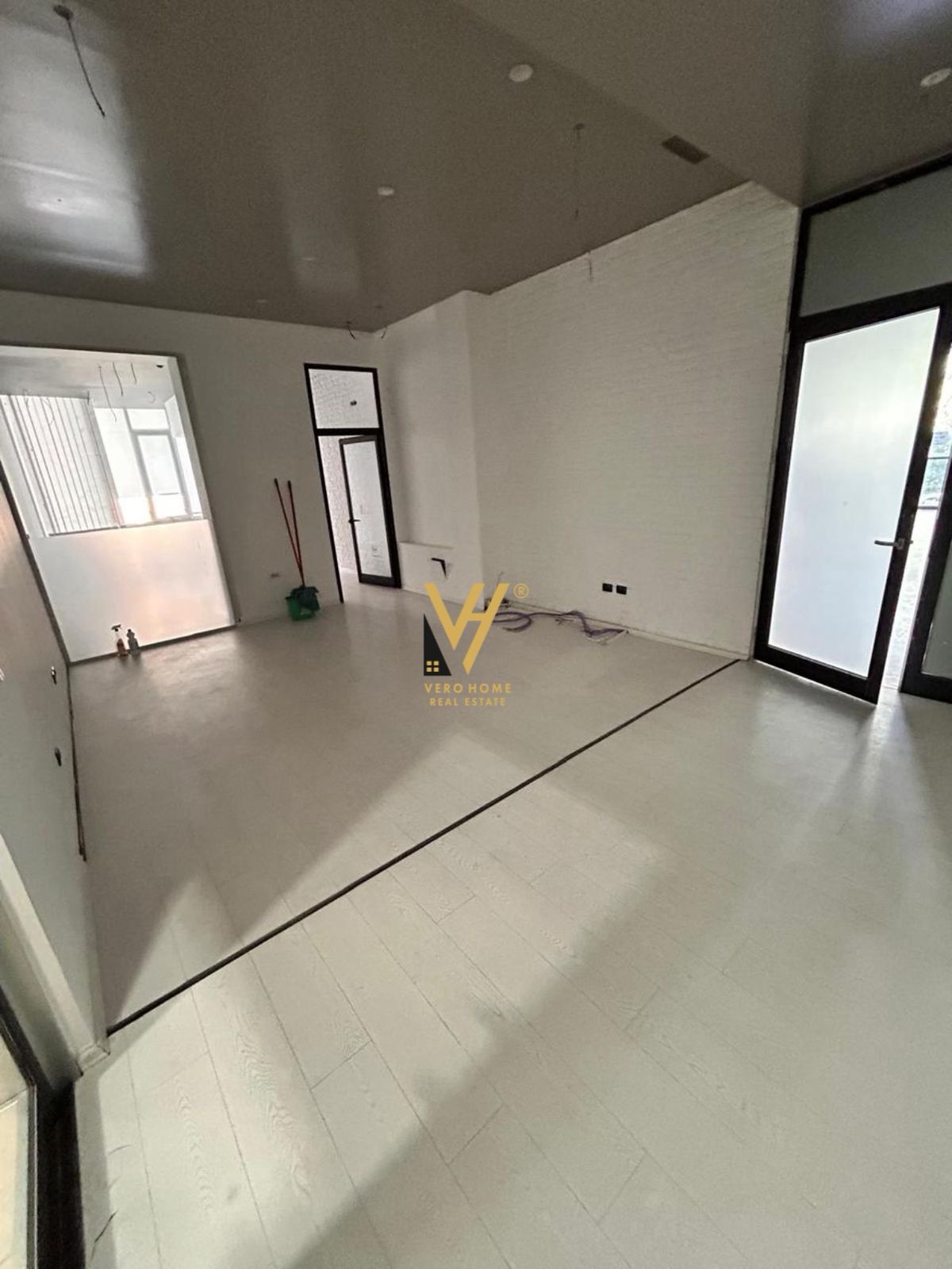 AMBIENT 150 M2 ME QERA NE MYSLYM SHYR 2.200 EURO