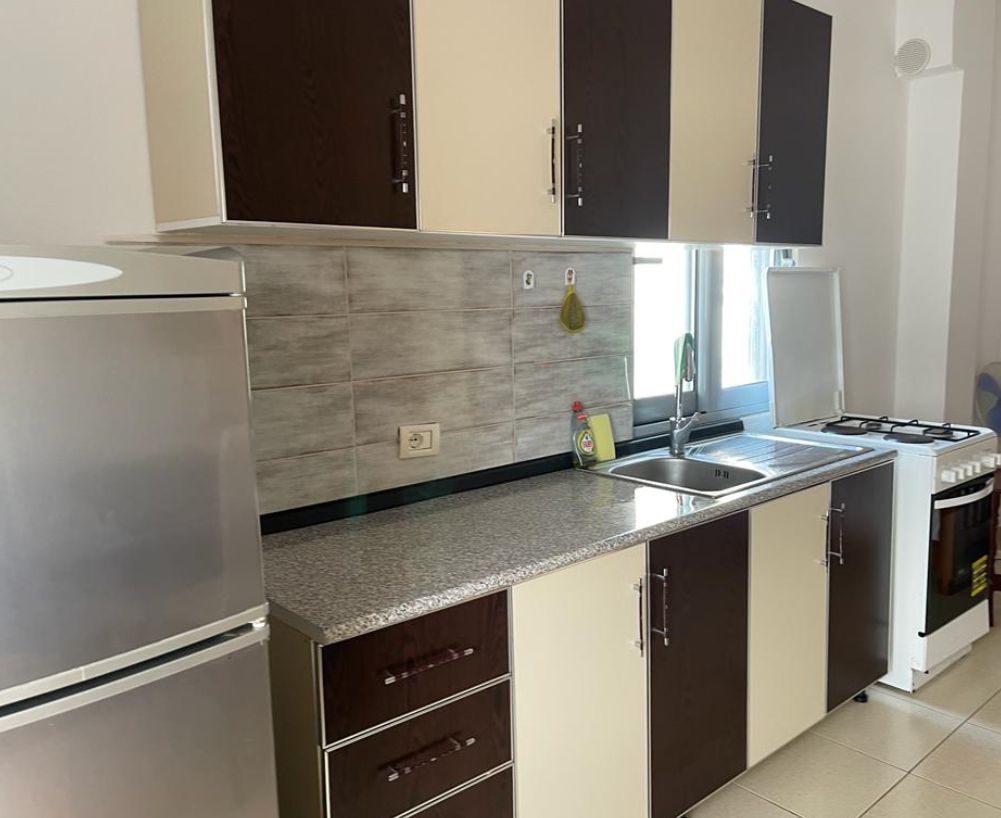 Jap apartament 1+1 me qera ditore ne Himare