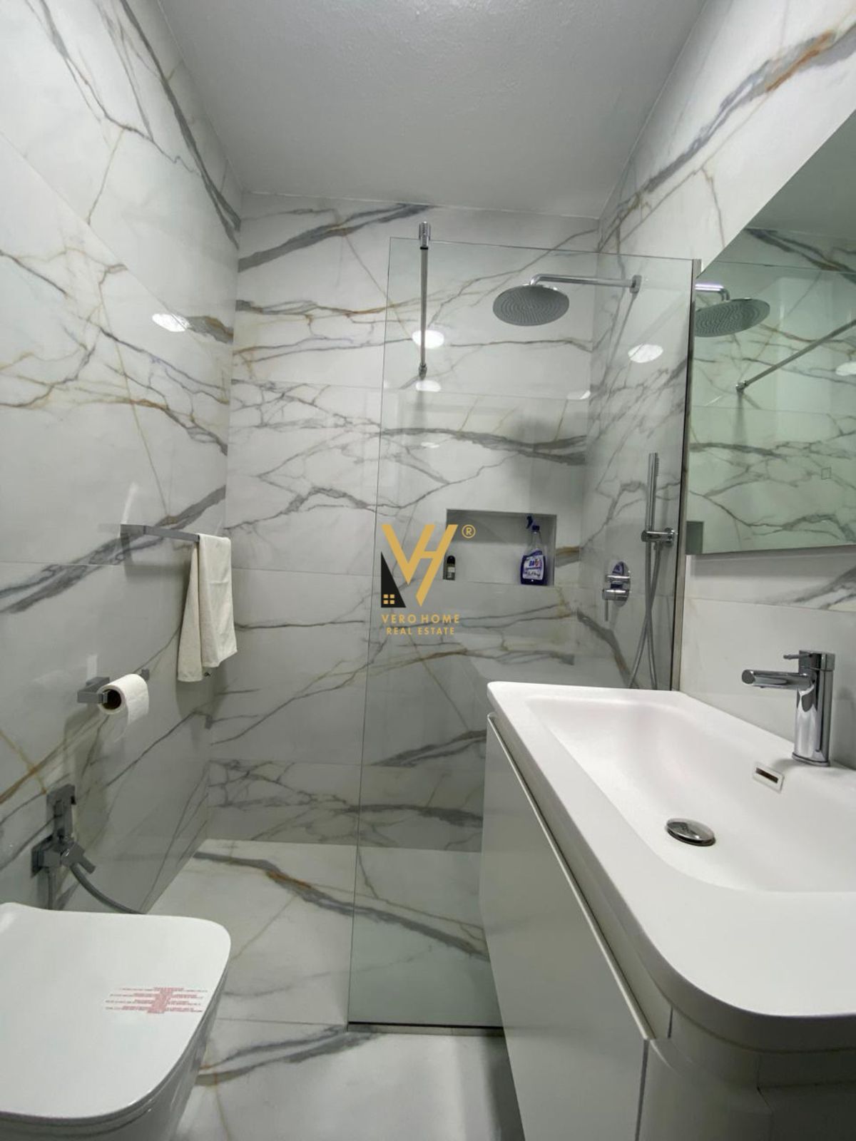 ZYRE 130 M2 ME QERA NE BLLOK 2.000 EURO