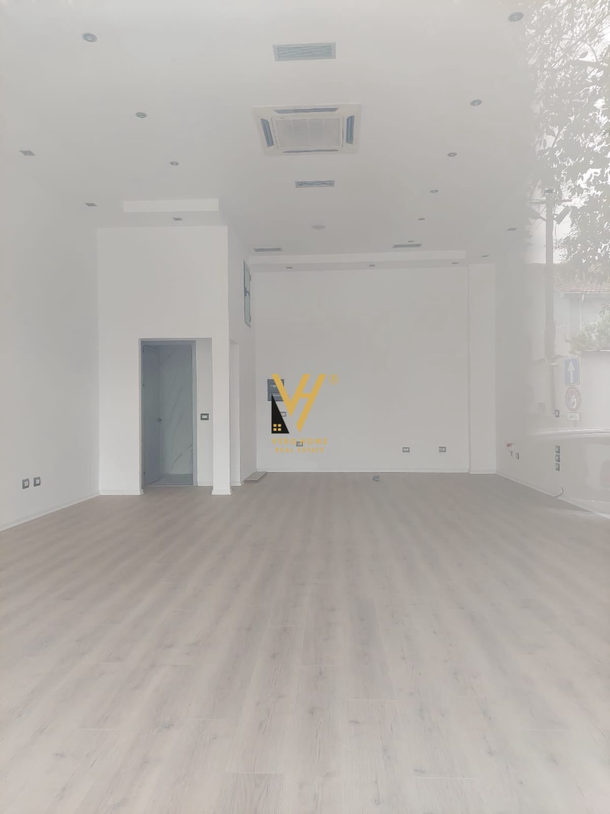 DYQAN 62 M2 TE RRUGA E DIBRES 174.000 EURO