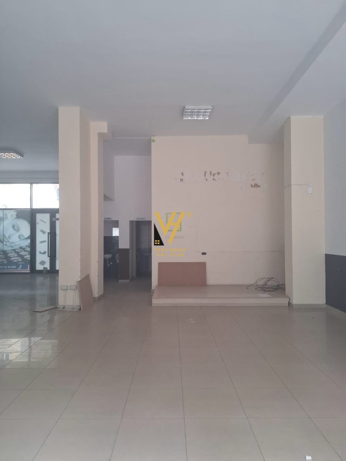 DYQAN 150 M2 TE RRUGA E DIBRES 230.000 EURO