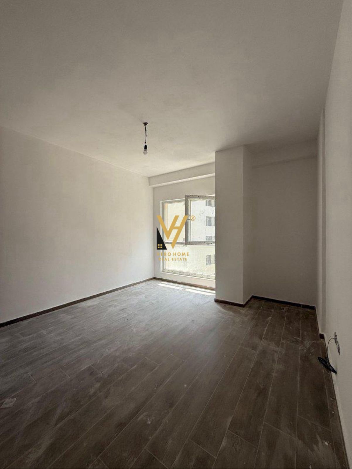 ZYRE 70M2 ME QERA TE KOMPLEKSI AURA,ZOGU I ZI 450