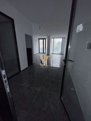 ZYRE 50 M2 ME QIRA TE RRUGA E DIBRES 450 EURO